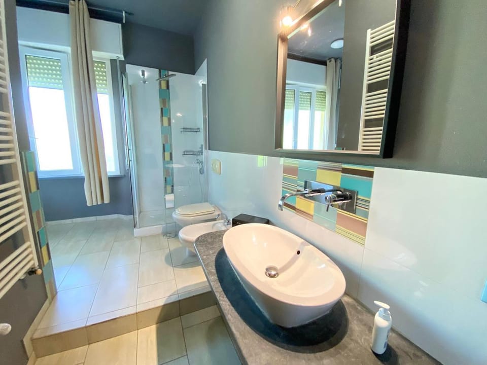 Toilet, Bathroom, bidet, towels