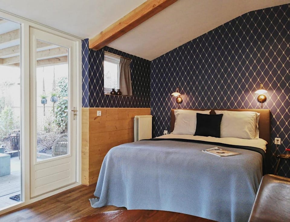 Bed, Garden view
