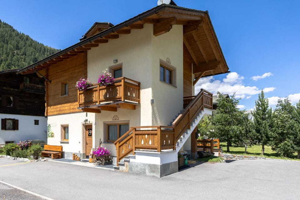 Chalet Sunshine Apartment in Lombardy