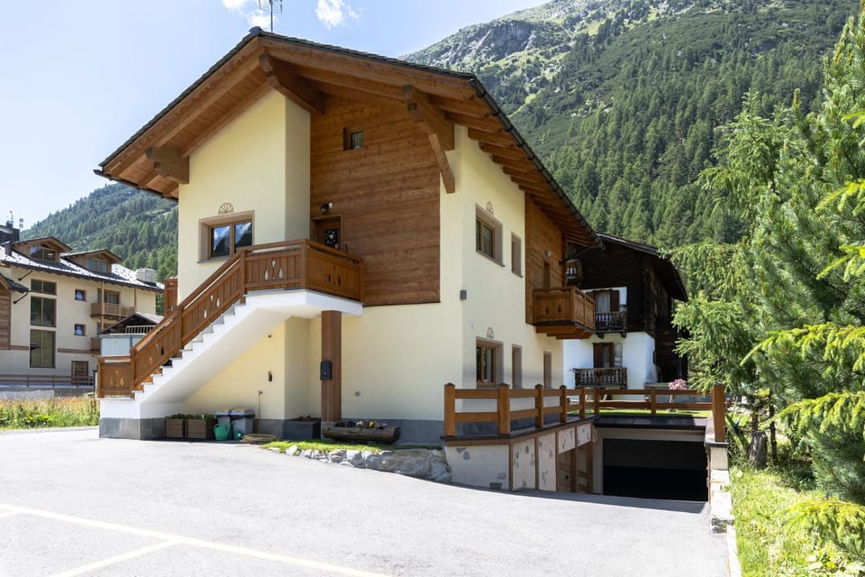 Chalet Sunshine Apartment in Lombardy