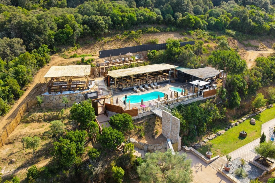 Restaurant/places to eat, Swimming pool