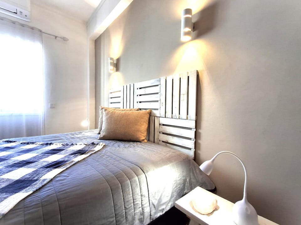 Bedroom, air conditioner