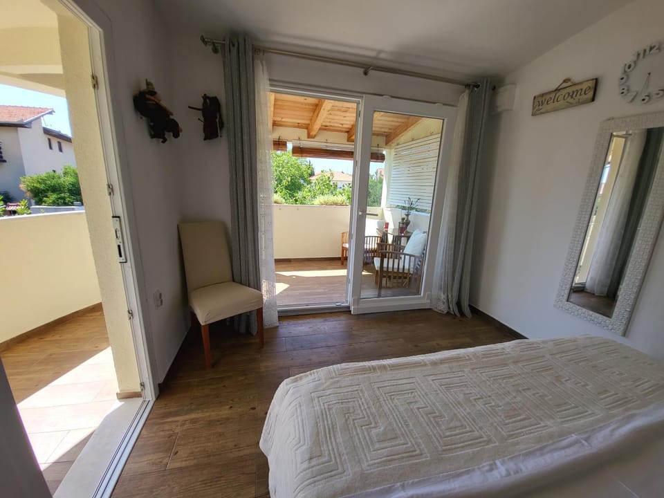 Bed, Balcony/Terrace, Bedroom