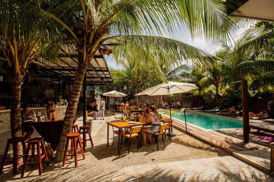 Patio, Restaurant/places to eat, Day, Swimming pool, Swimming pool, sunbed