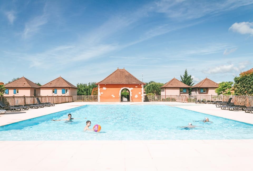 Swimming pool, Swimming pool