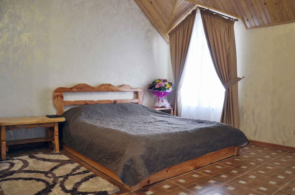 Photo of the whole room, Decorative detail