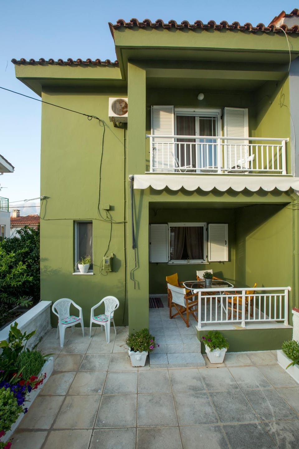 Facade/entrance, Garden