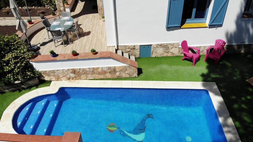 Delightful Villa close to the beach House in L'Escala