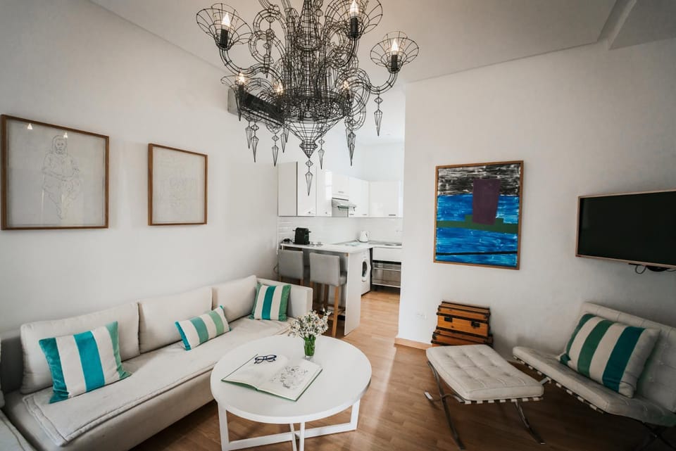 Communal lounge/ TV room