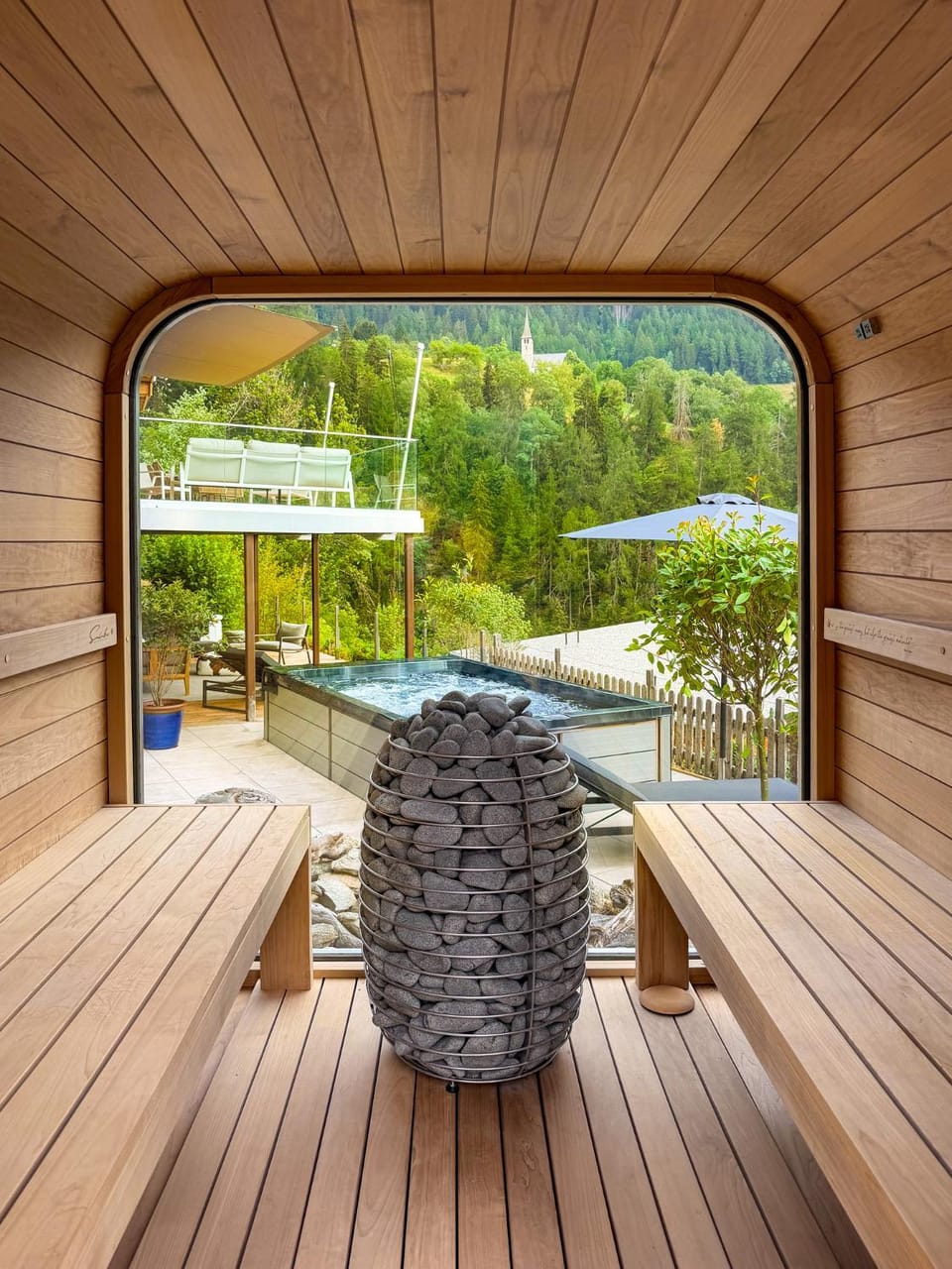 Hot Tub, Sauna
