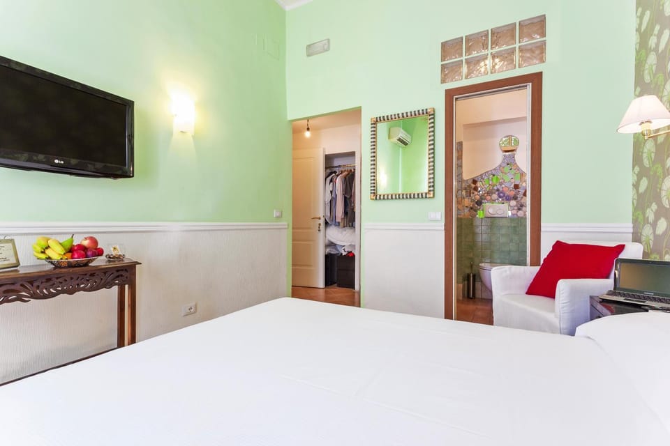 Bed, Photo of the whole room
