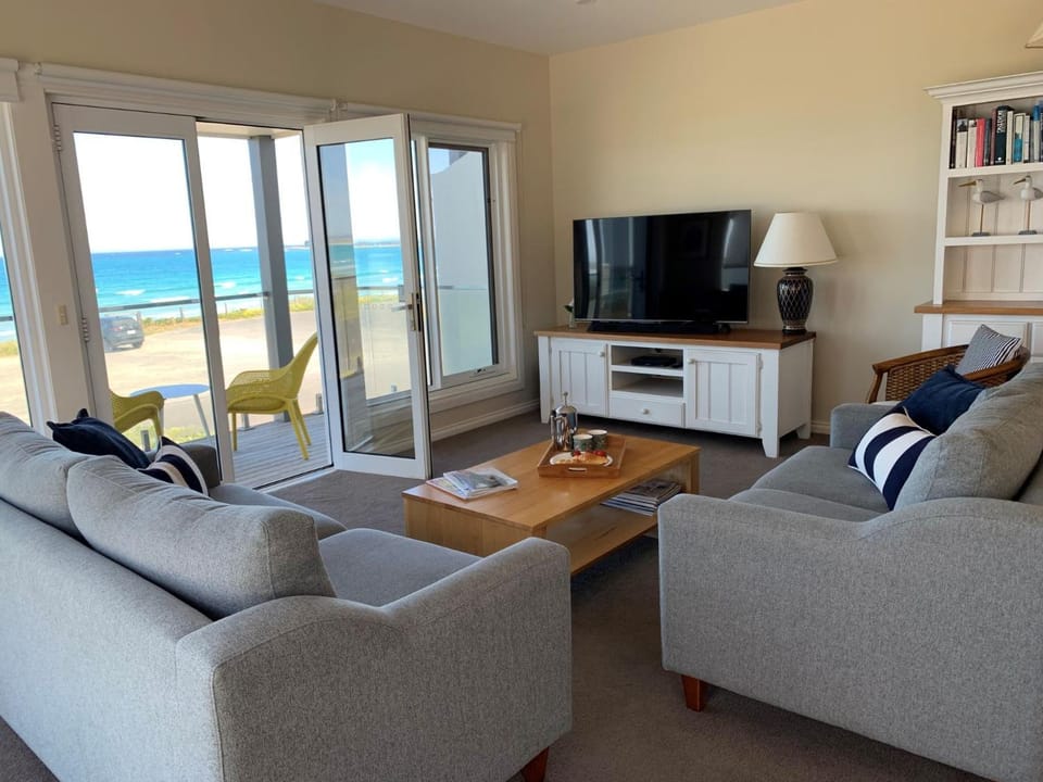 Blue Vista House in Port Fairy