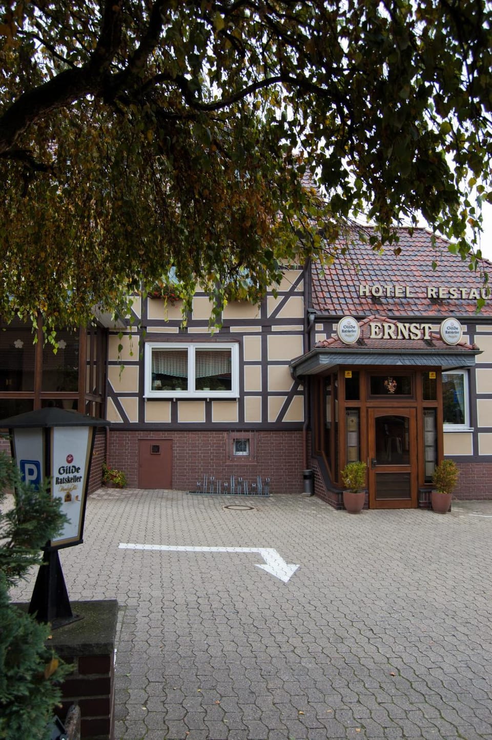 Facade/entrance