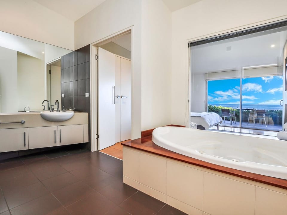 Hearns Beachside Villa 7 House in Port Fairy