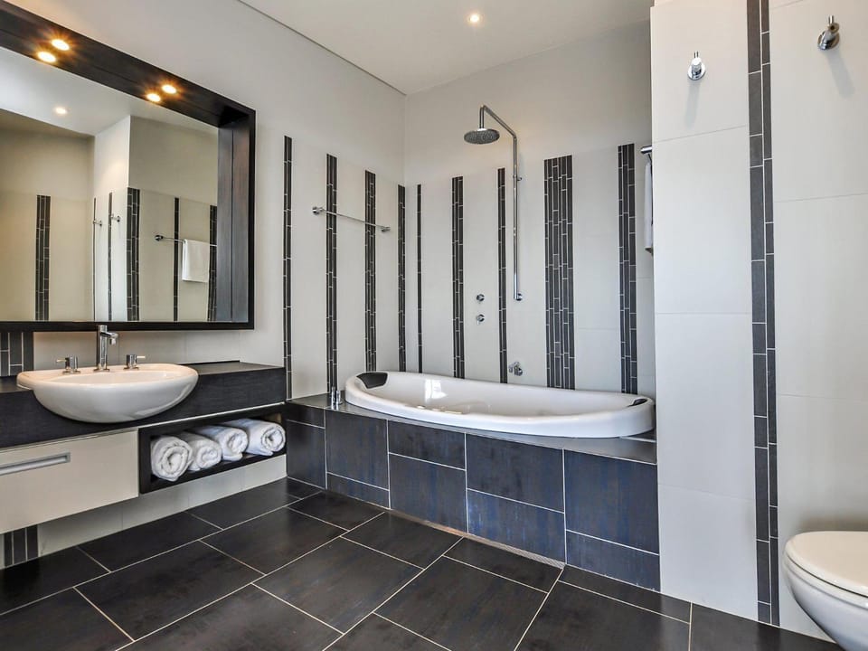 Hearns Beachside Villa 3 House in Port Fairy