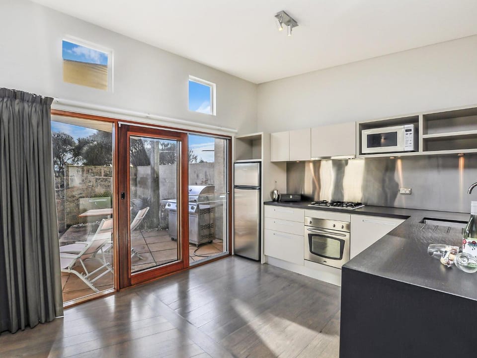 Hearns Beachside Villa 3 House in Port Fairy