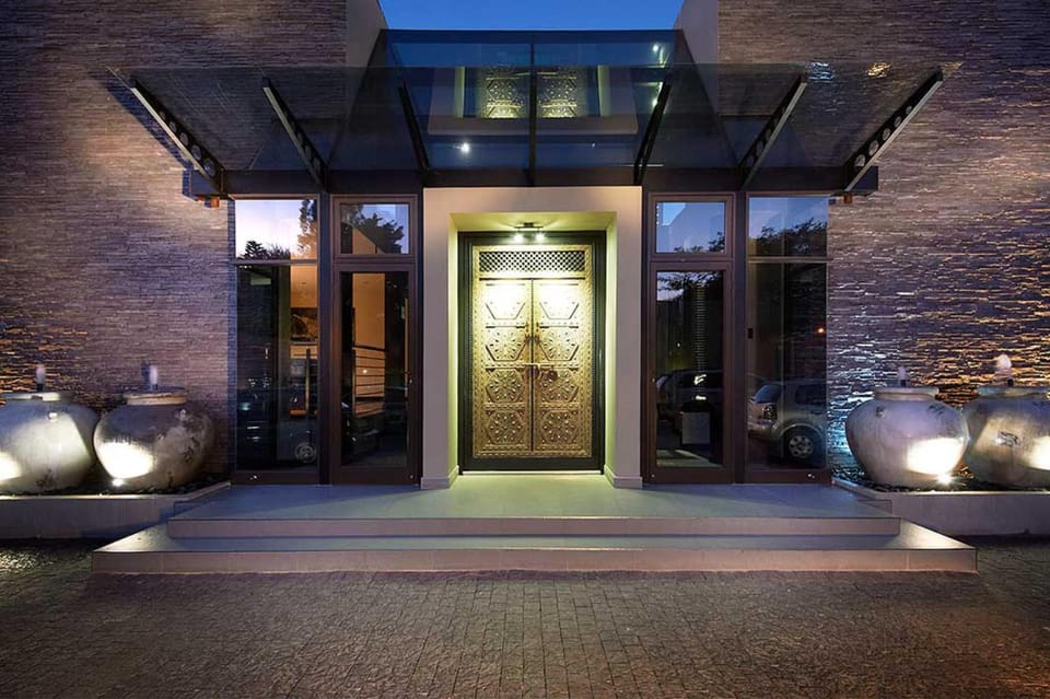 Shower, Toilet, Patio, Patio, Nearby landmark, Staff, Staff, Staff, Restaurant/places to eat, Facade/entrance, Spring, Bed, Off site, Day, Night, People, People, People, Property logo or sign, Property logo or sign, Neighbourhood, Natural landscape, Activities, Bird's eye view, Winter, Summer, BBQ facilities, BBQ facilities, Billiard, Bowling, Casino, Children play ground, Darts, Fishing, Game Room, Garden, Garden, Golfcourse, Horse-riding, Karaoke, Minigolf, Nightclub / DJ, Squash, Bathroom, TV and multimedia, Coffee/tea facilities, Balcony/Terrace, Balcony/Terrace, Kitchen or kitchenette, Living room, Lobby or reception, Lounge or bar, Spa and wellness centre/facilities, Fitness centre/facilities, Fitness centre/facilities, Food and drinks, Business facilities, Banquet/Function facilities, Decorative detail, Decorative detail, Seating area, Floor plan, Dining area, Tennis court, Hiking, Cycling, Kids's club, Evening entertainment, Logo/Certificate/Sign, Logo/Certificate/Sign, Animals, Animals, Bedroom, Autumn, On site, Meeting/conference room, Food, Pets, Pets, Pets, Guests, Guests, Guests, Garden view, Garden view, Pool view, River view, Area and facilities, Supermarket/grocery shop, Shopping Area, Swimming pool, Swimming pool, Sports, Entertainment, Meals, Breakfast, Lunch, Dinner, Drinks, Alcoholic drinks, Non alcoholic drinks, Non alcoholic drinks, Location, Sunrise, Sunset, children, children, children, young children, young children, young children, older children, older children, older children, group of guests, group of guests, group of guests, Certificate/Award, Certificate/Award, Family, Family, Family