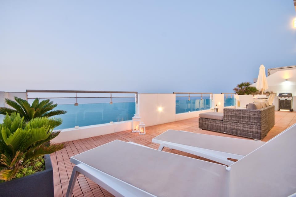 Balcony/Terrace, Seating area, Sea view, sunbed
