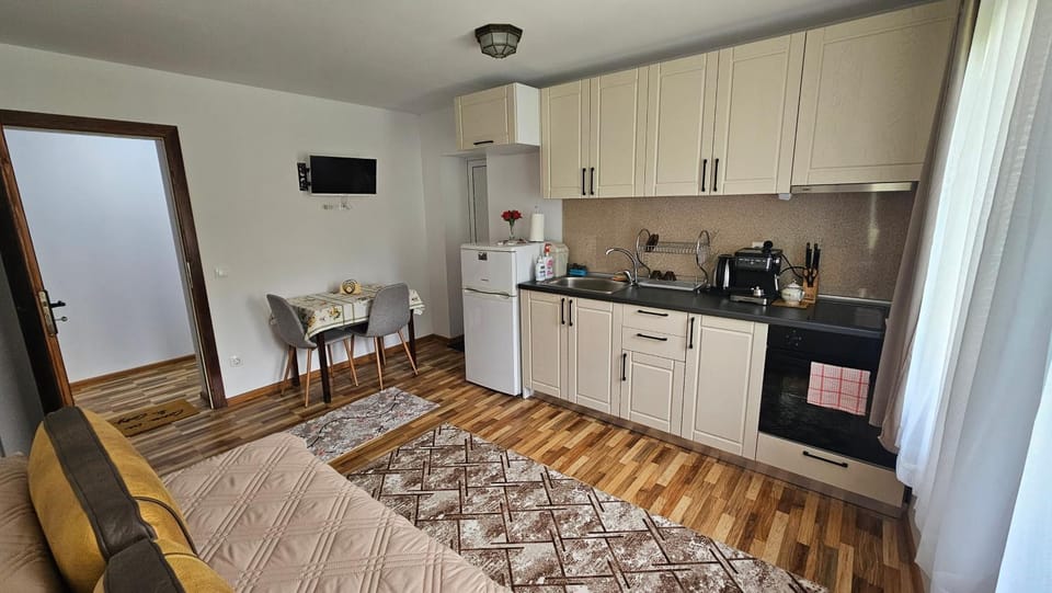 TV and multimedia, Coffee/tea facilities, Garden view, oven, stove, kitchen, air conditioner