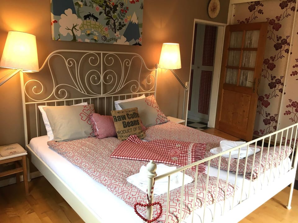 Seating area, Bedroom, Garden view, Mountain view