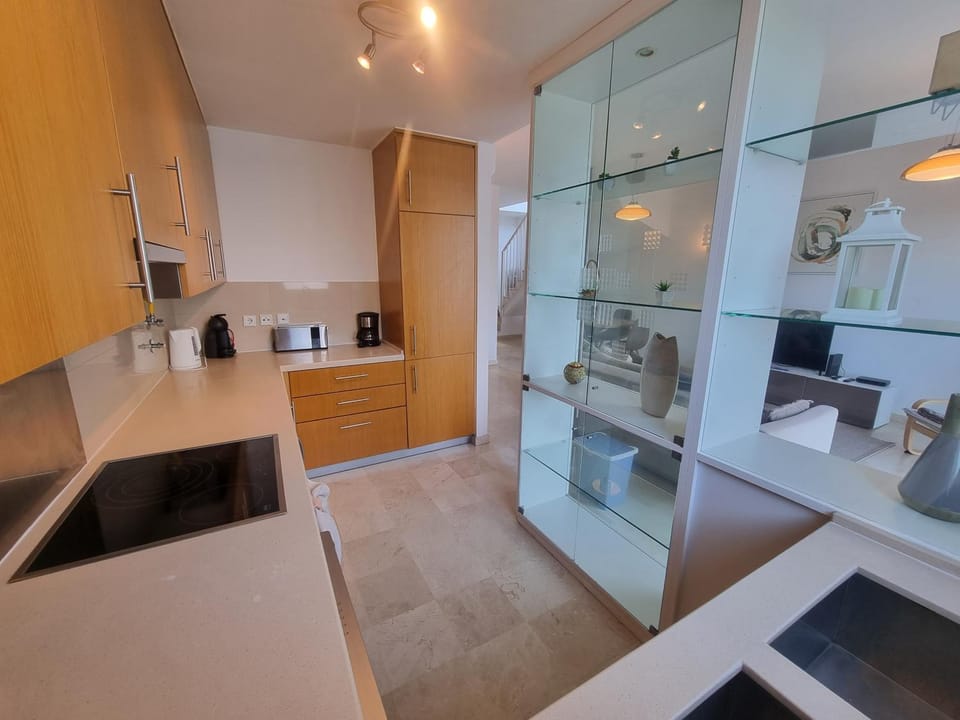 Kitchen or kitchenette, dishwasher, toaster