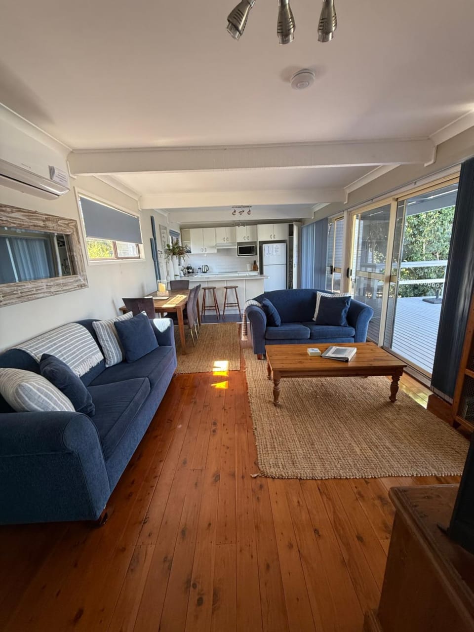 Lounge or bar, Lake view