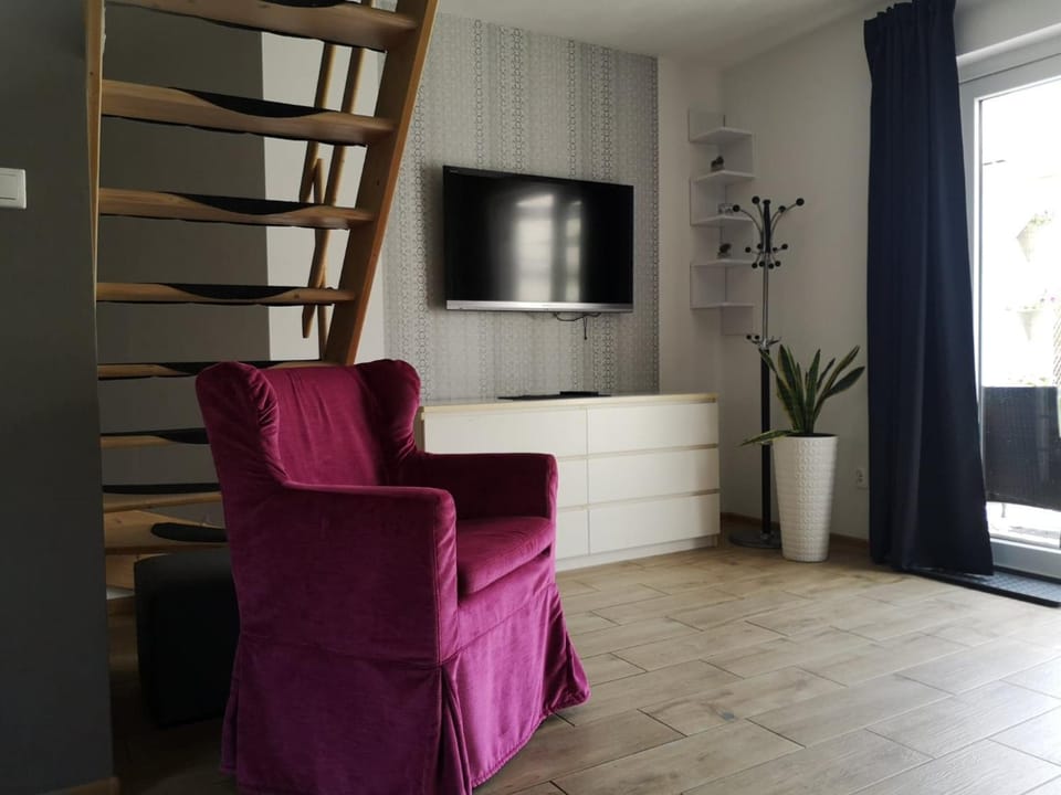 Communal lounge/ TV room, TV and multimedia, Living room, Evening entertainment