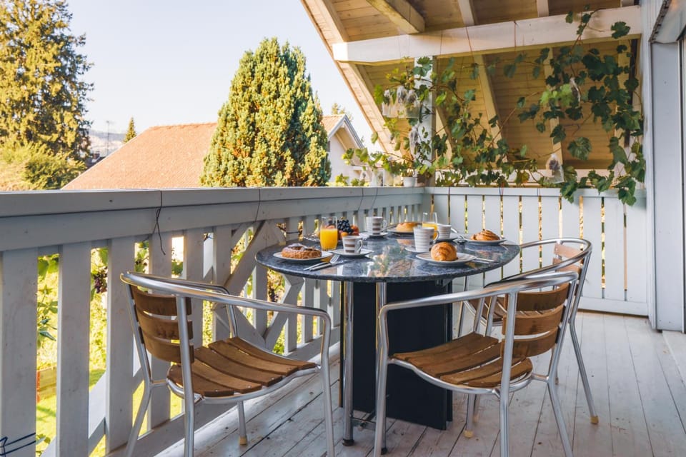 Day, View (from property/room), Balcony/Terrace, Balcony/Terrace, Dining area, Mountain view