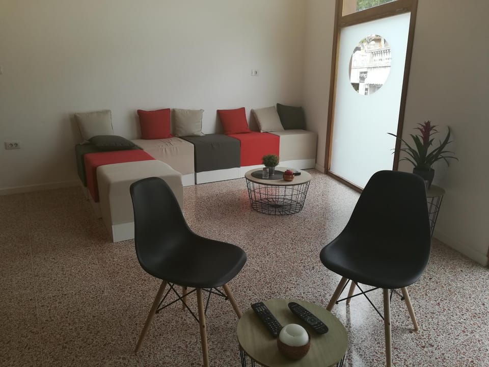 Communal lounge/ TV room