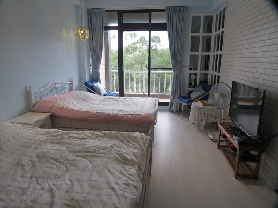 Bedroom, bunk bed
