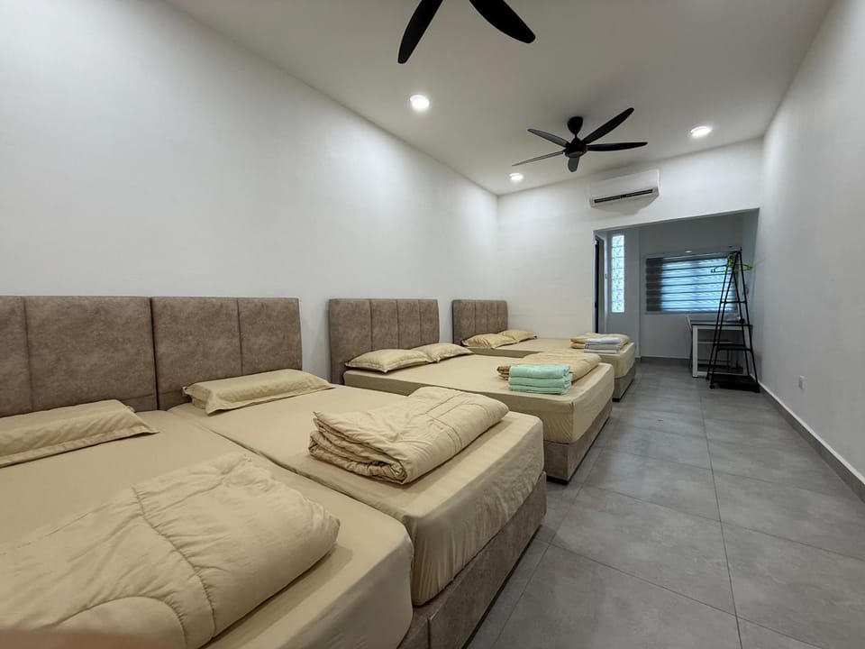 Bedroom, towels