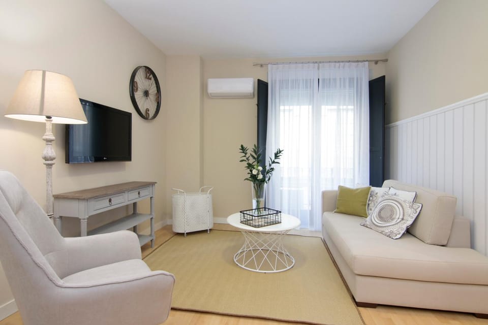 Communal lounge/ TV room, TV and multimedia, Living room, Seating area