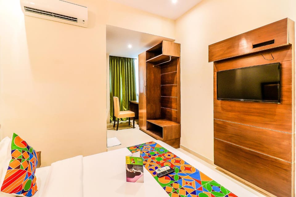 TV and multimedia, Photo of the whole room, Bedroom
