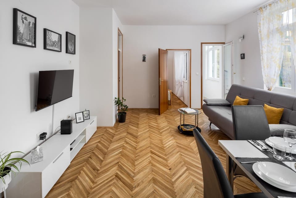 TV and multimedia, Living room, Seating area, Dining area, Evening entertainment, kitchen