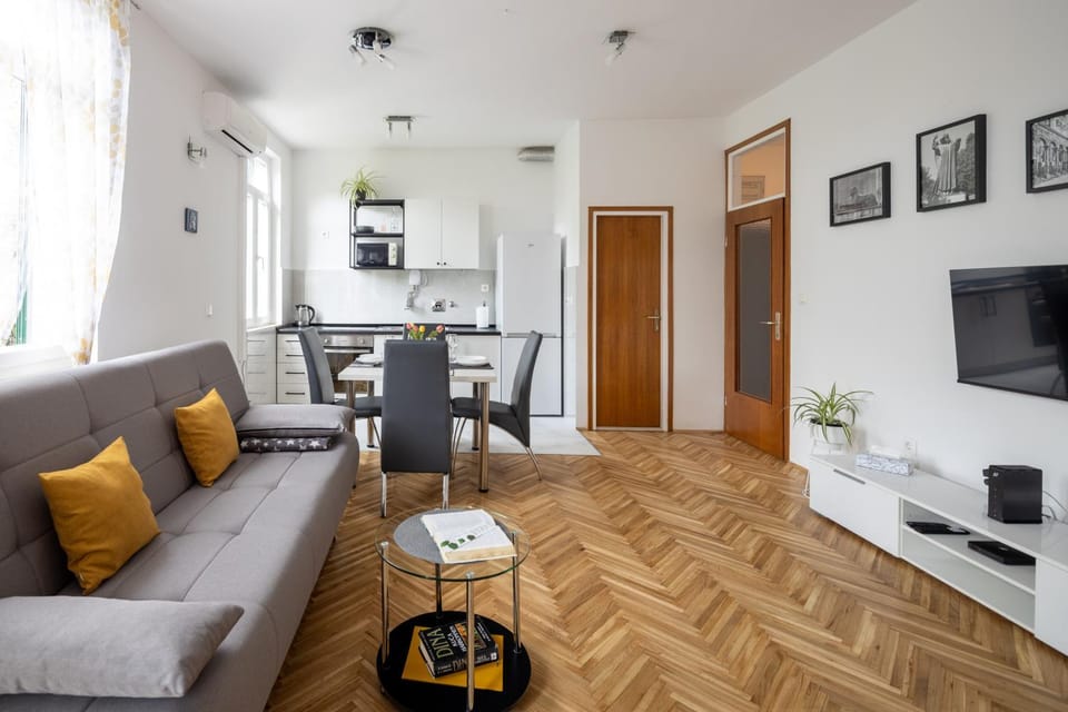 TV and multimedia, Kitchen or kitchenette, Living room, Seating area, Dining area, Evening entertainment, kitchen
