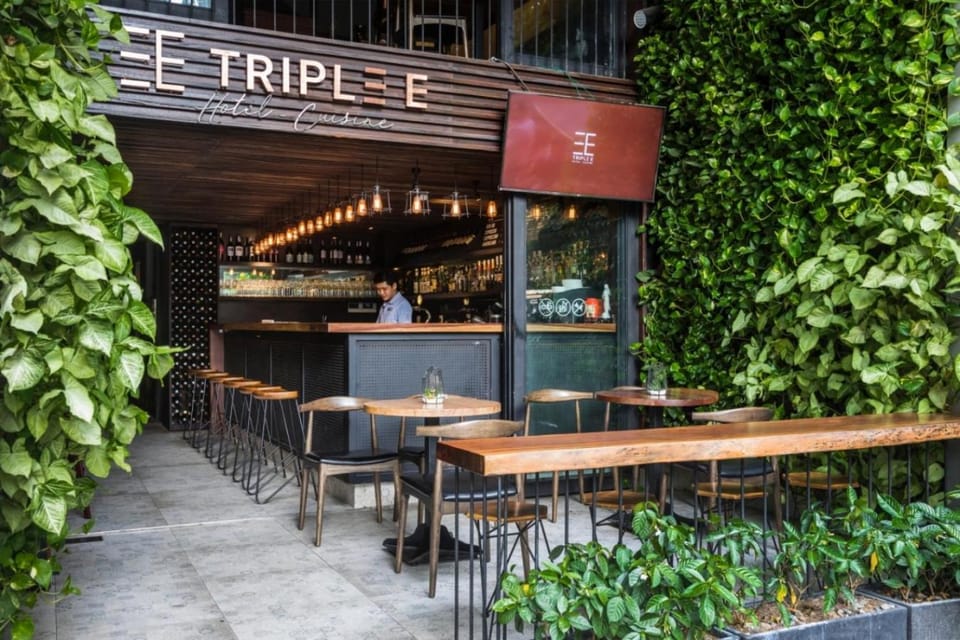 Restaurant/places to eat, Lounge or bar