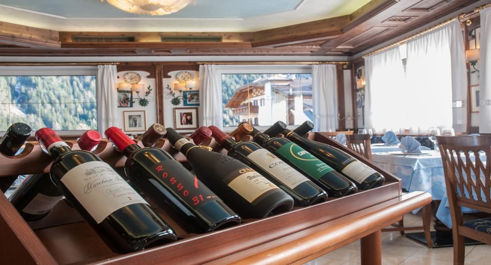 Restaurant/places to eat, Food and drinks, Drinks, Alcoholic drinks