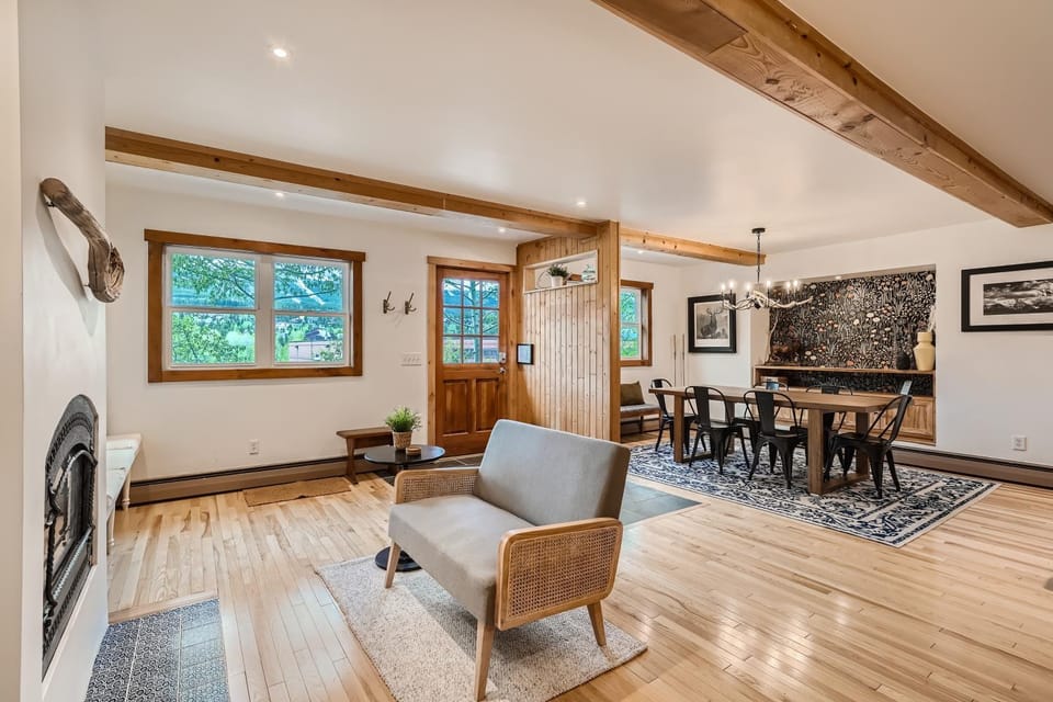 Living room, Dining area