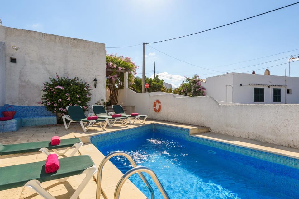 Swimming pool, Swimming pool