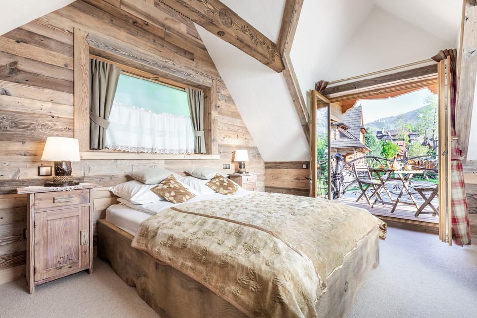 Balcony/Terrace, Bedroom, Mountain view