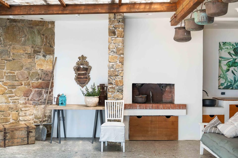 Living room, Seating area, Time of day, oven