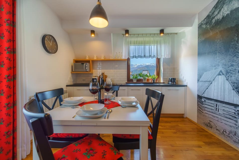 Kitchen or kitchenette, Photo of the whole room, Mountain view
