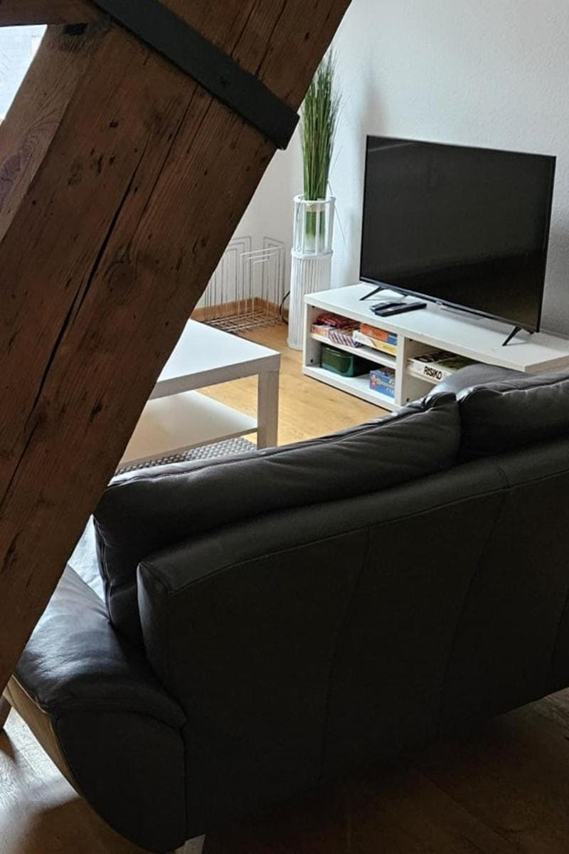 TV and multimedia, Living room, Seating area, Evening entertainment