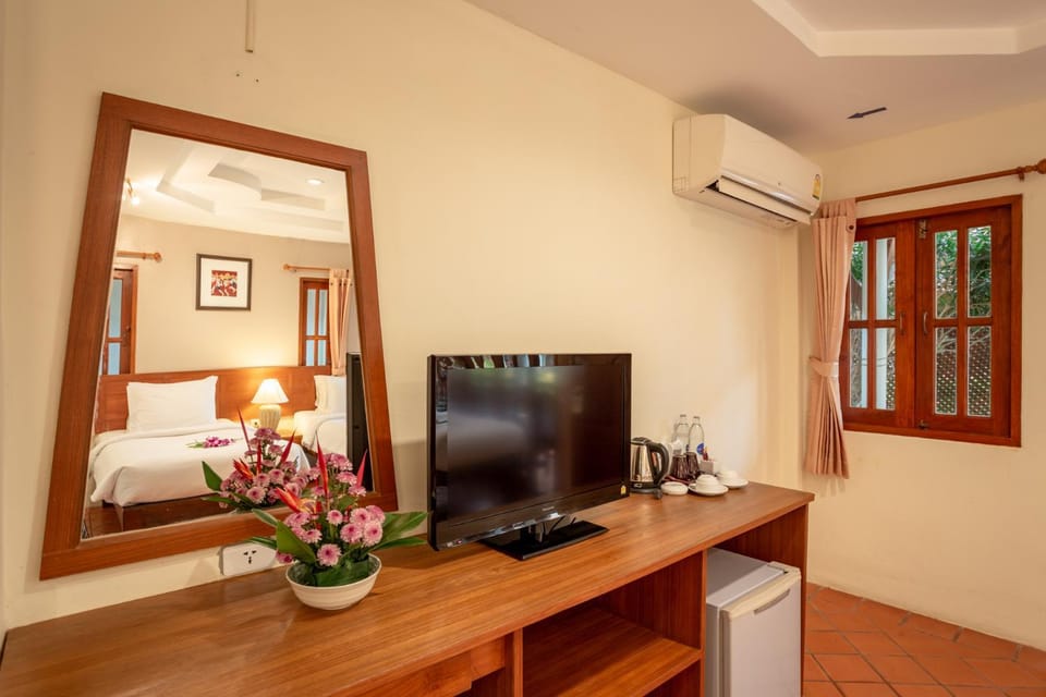 Bed, TV and multimedia, Photo of the whole room, Bedroom, air conditioner