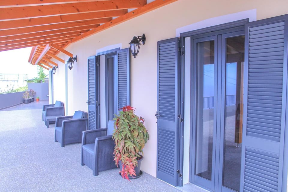 Patio, Facade/entrance, Balcony/Terrace