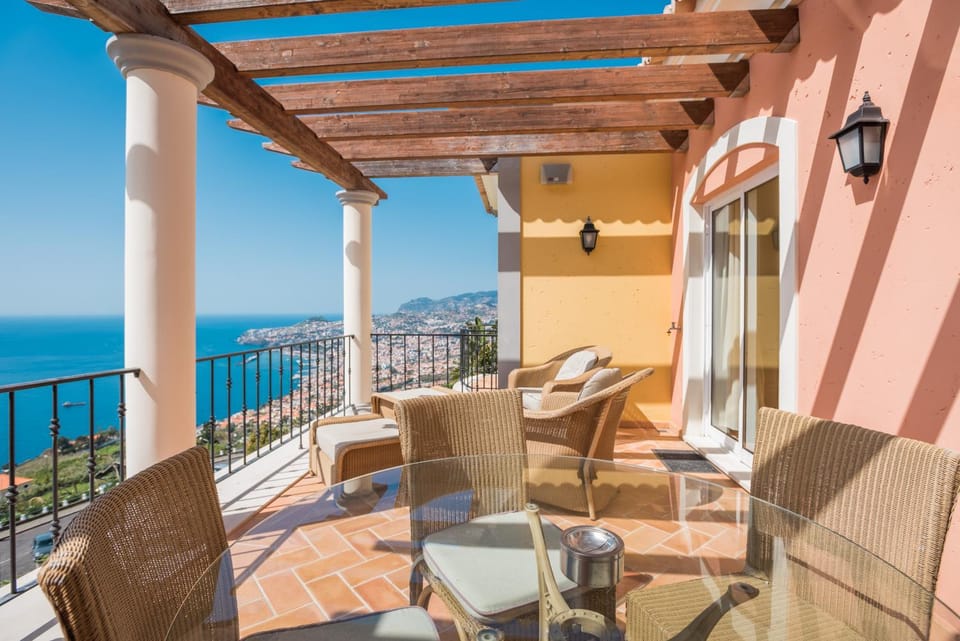 Balcony/Terrace, City view