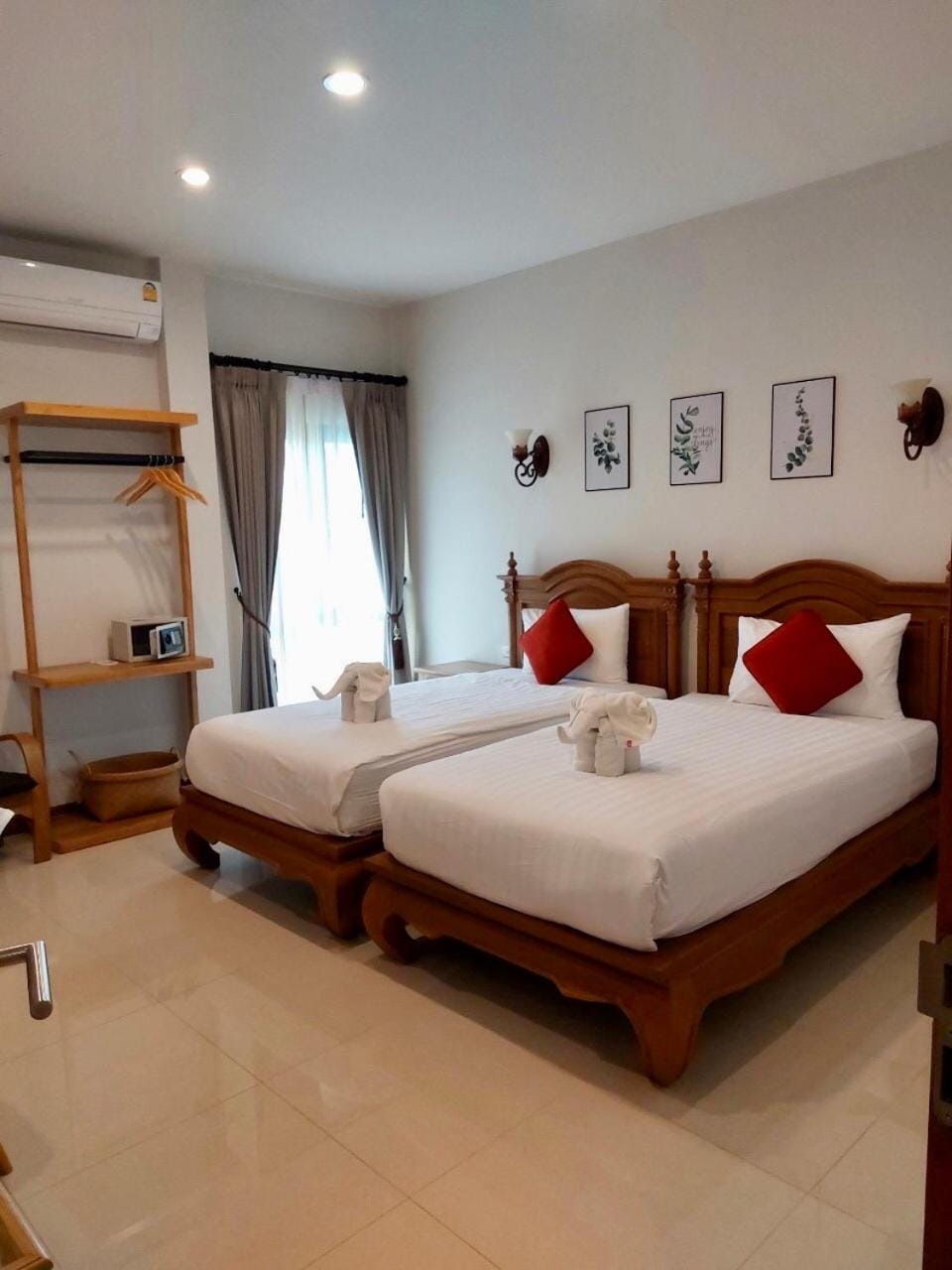 Photo of the whole room, Bedroom