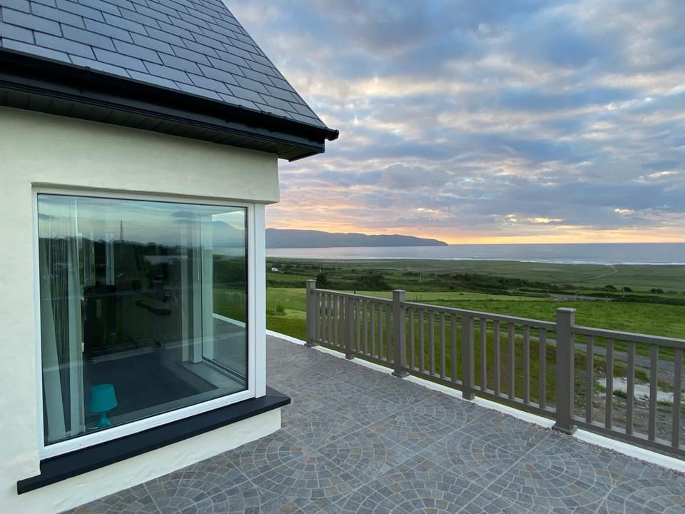 Property building, Balcony/Terrace, Sea view, Sunset