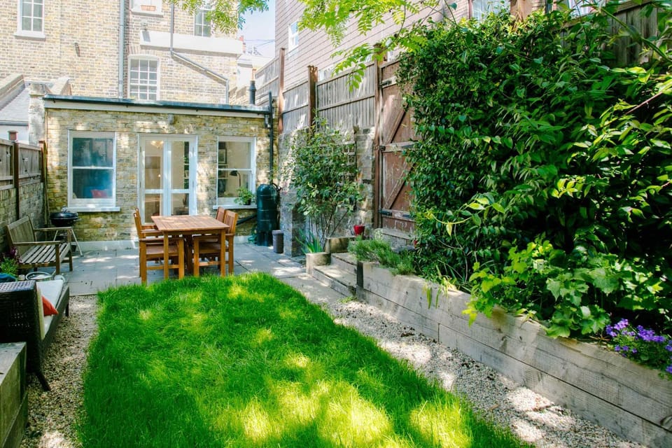 Modern Garden Apartment Camden Apartment in London Borough of Islington