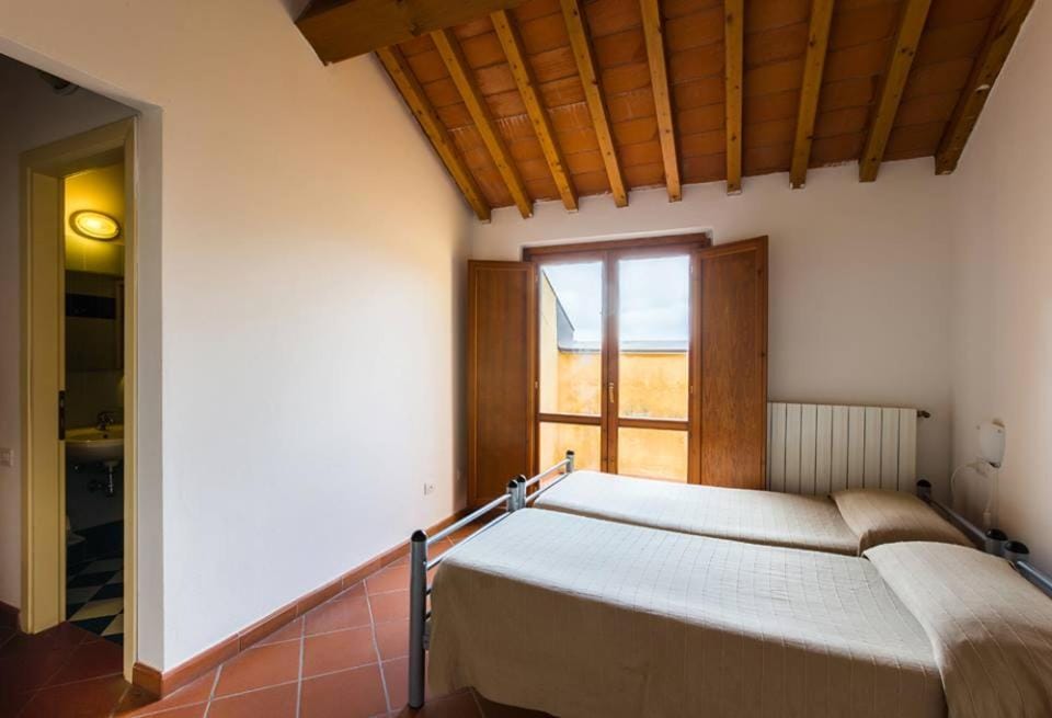 Student's Hostel Gowett Hotel in San Vincenzo